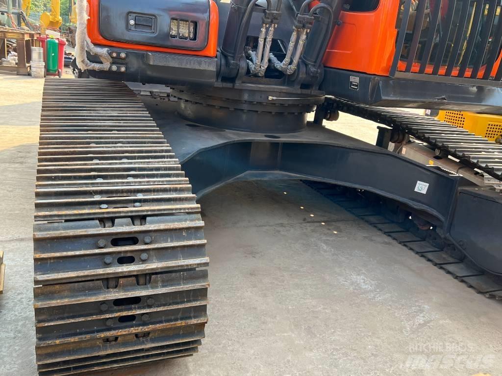 Doosan DX300 Escavatori gommati