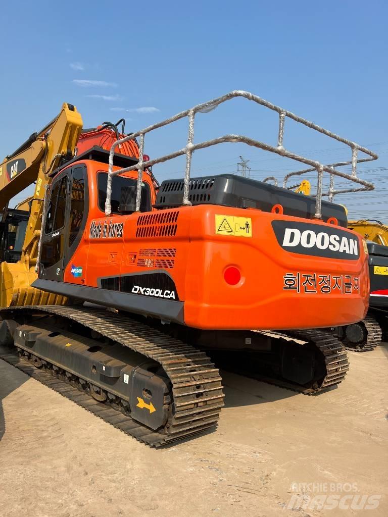 Doosan DX300 Escavatori gommati