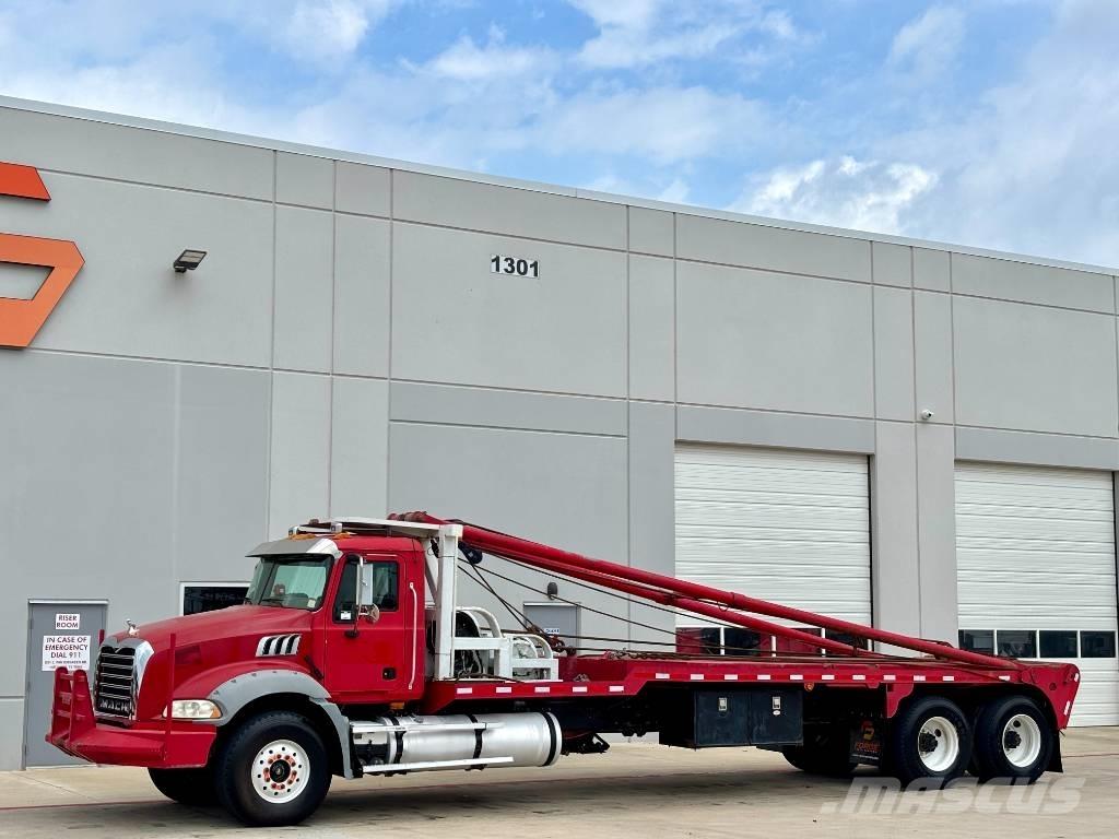 Mack GU813 Carroattrezzi