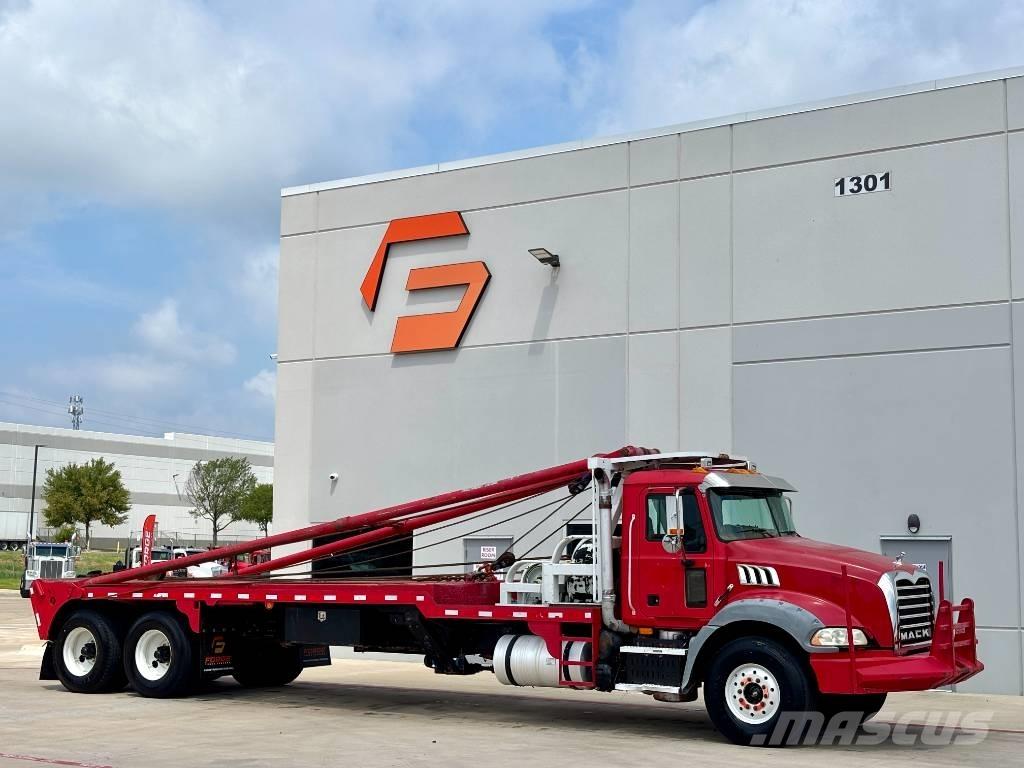 Mack GU813 Carroattrezzi