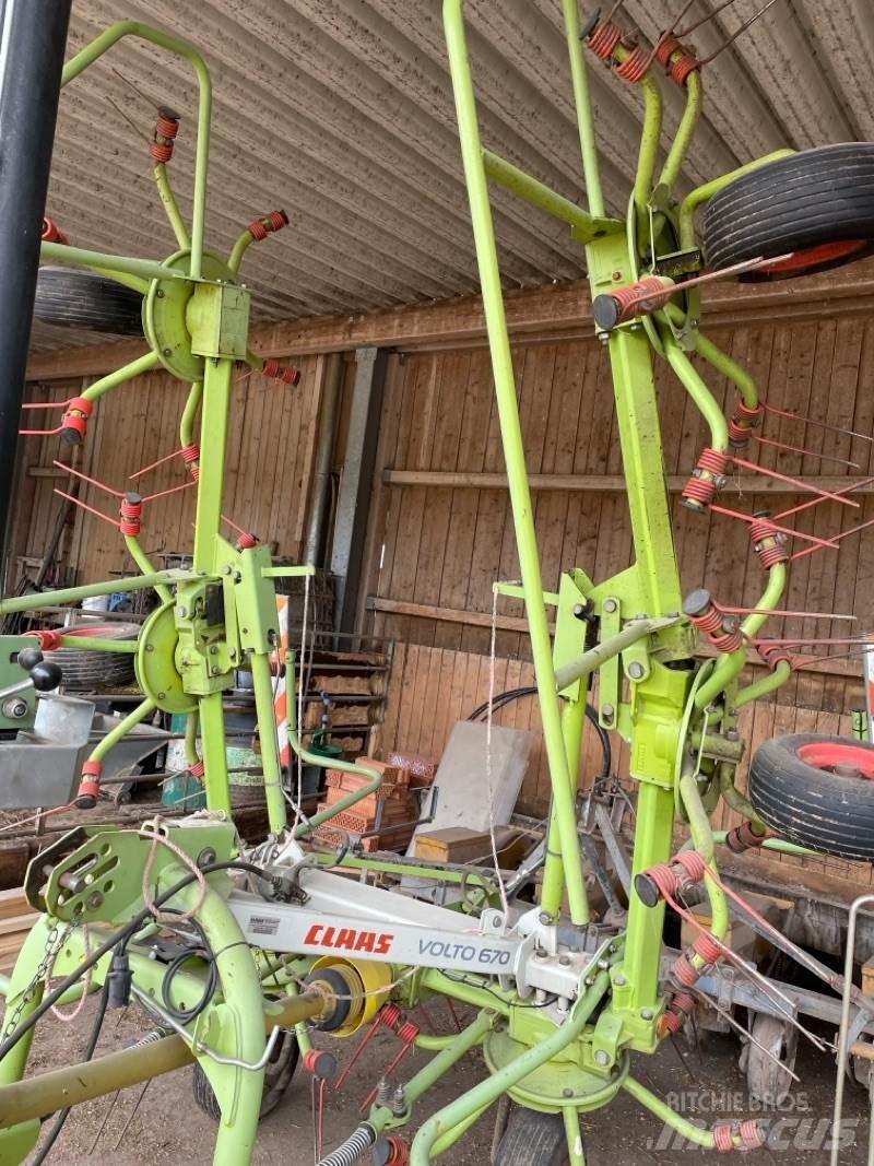 CLAAS Volto 670 Ranghinatori
