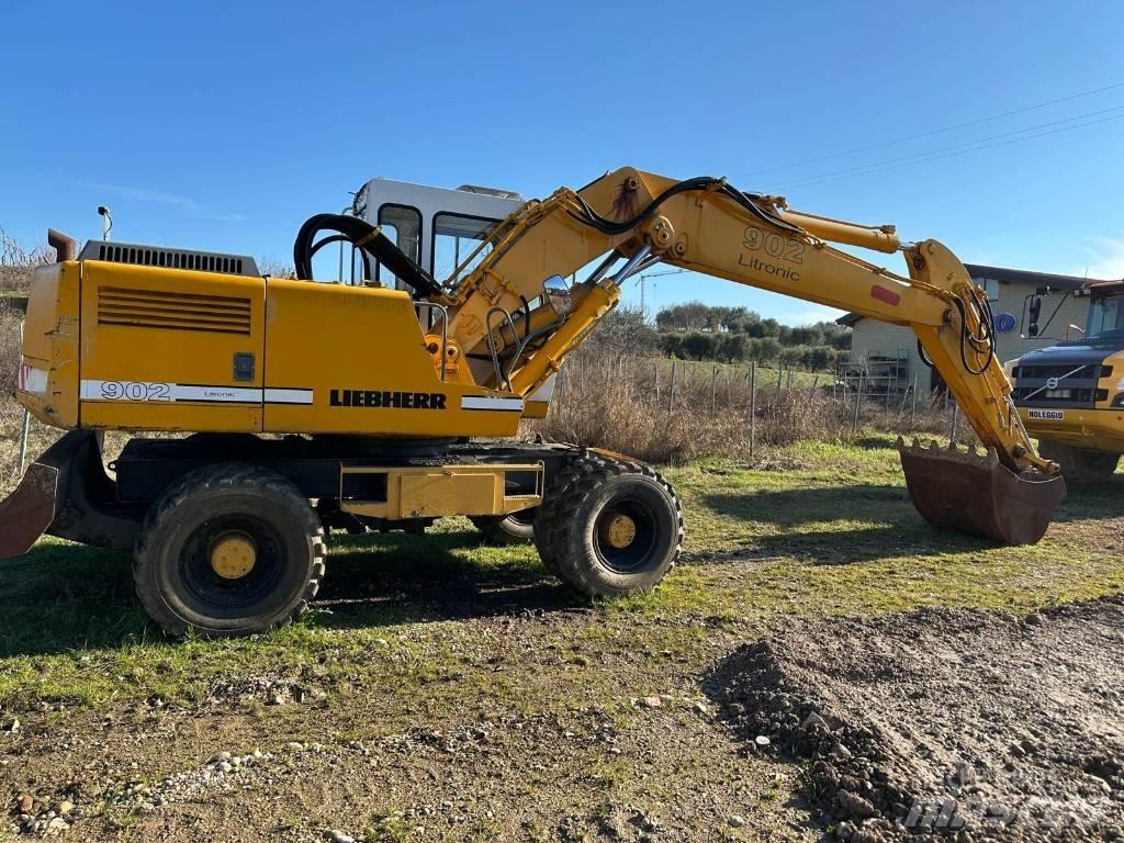 Liebherr 902 Escavatori gommati