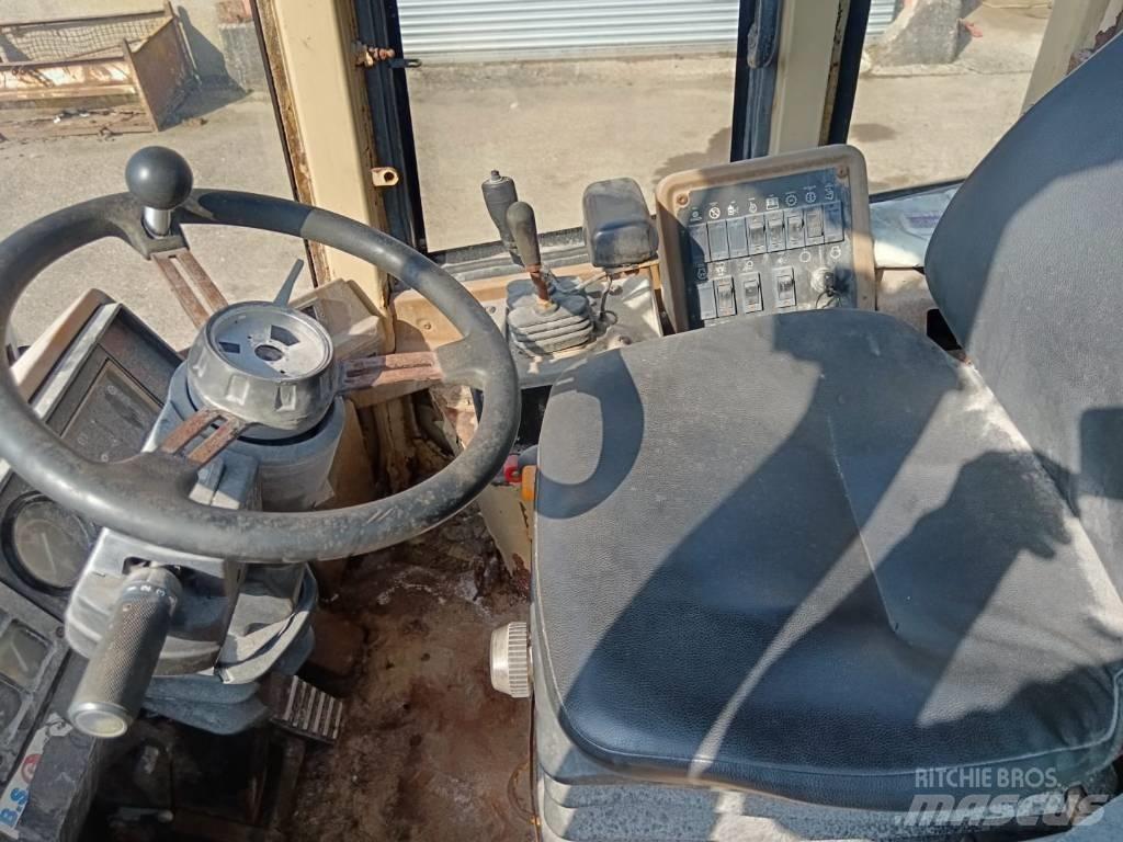 CAT 924 F Pale gommate