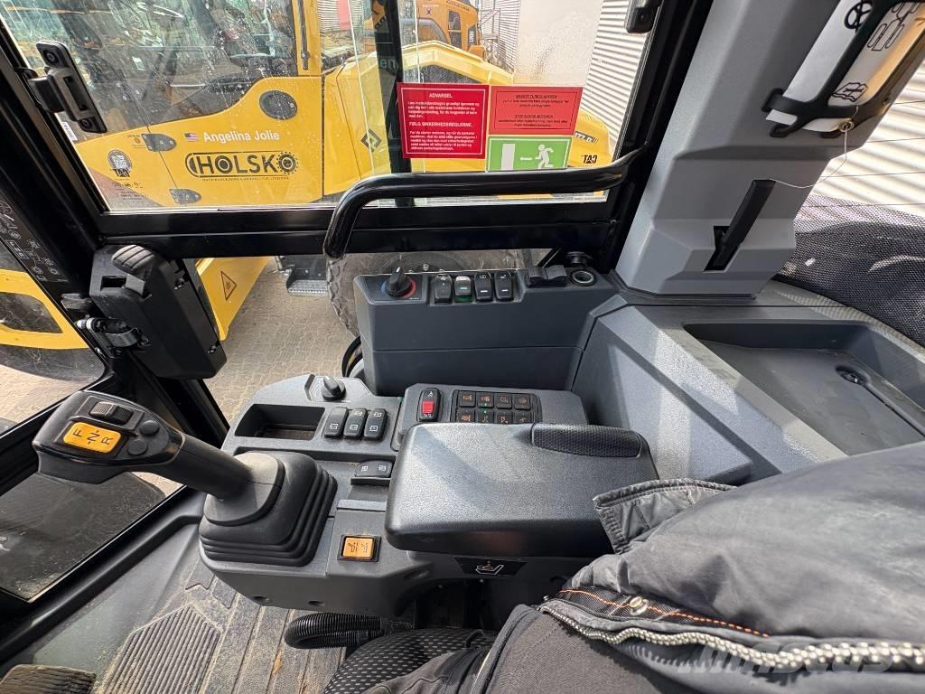 CAT 906 Pale gommate