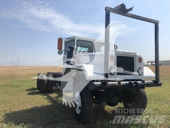 Diamond T M13 Autocabinati
