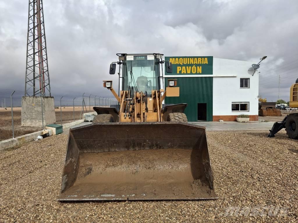 CASE 521 D Pale gommate