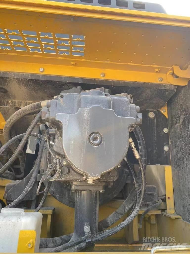 Komatsu 450LC-8 Escavatori cingolati