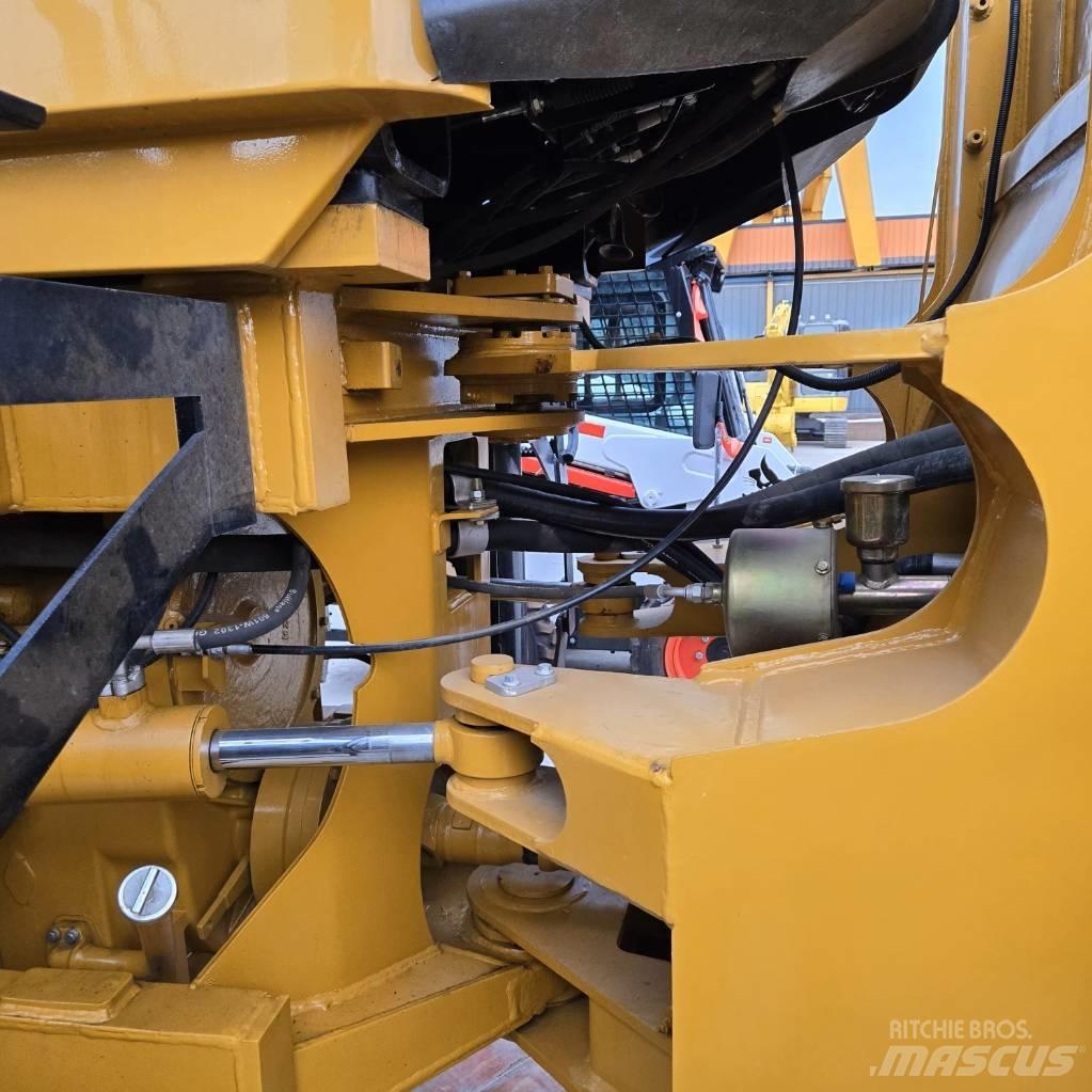 CAT 966 H Pale gommate