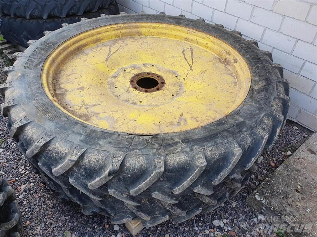 BKT 270/95R48 x2 Pneumatici, ruote e cerchioni