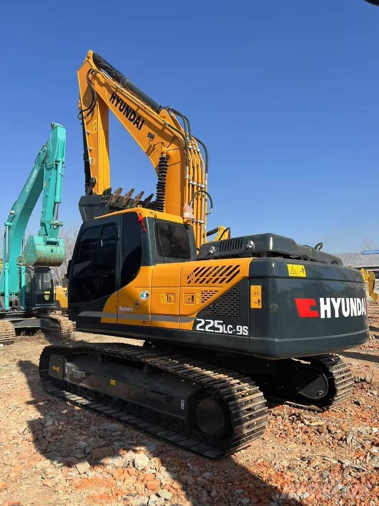 Hyundai 225-9 Escavatori cingolati