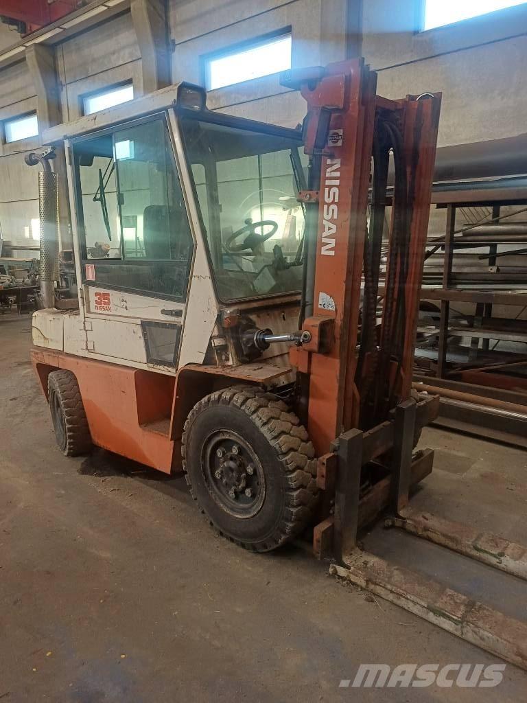 Nissan 33 U Carrelli elevatori diesel