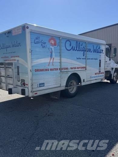 Hino 268 Camion per la consegna bevande