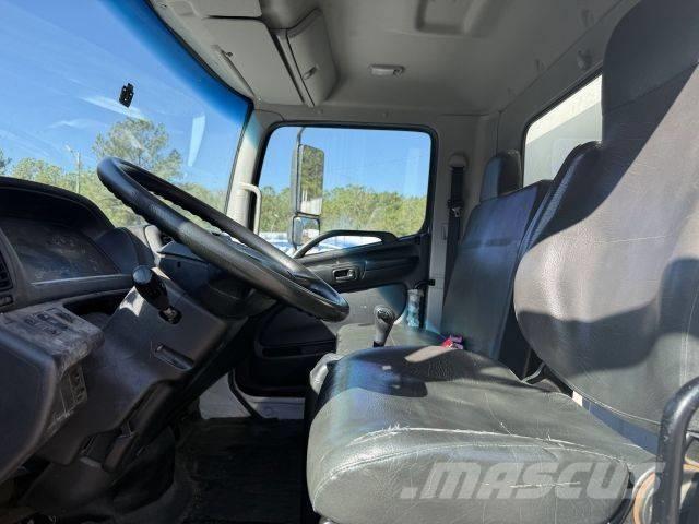 Hino 268 Camion per la consegna bevande