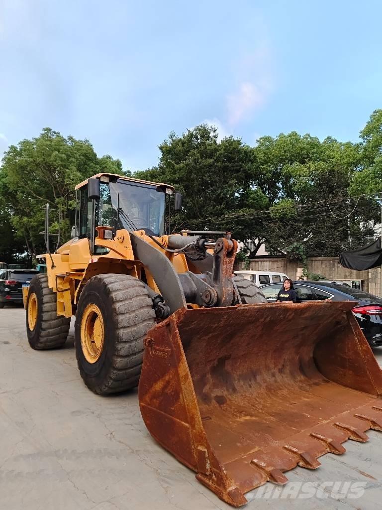 Volvo L 120 Pale gommate