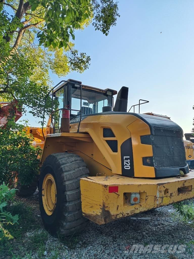 Volvo L 120 Pale gommate