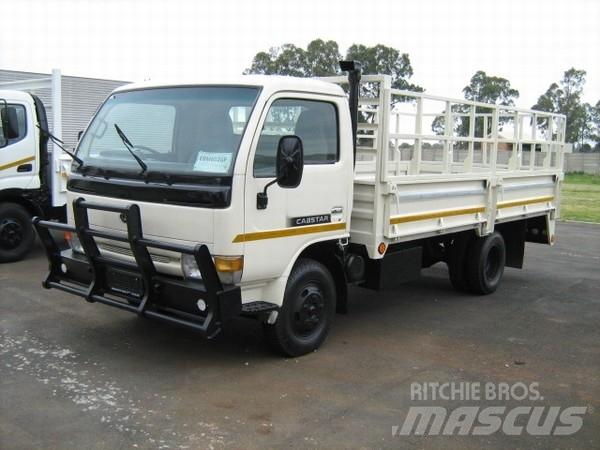 Nissan Cabstar Camion con sponde ribaltabili
