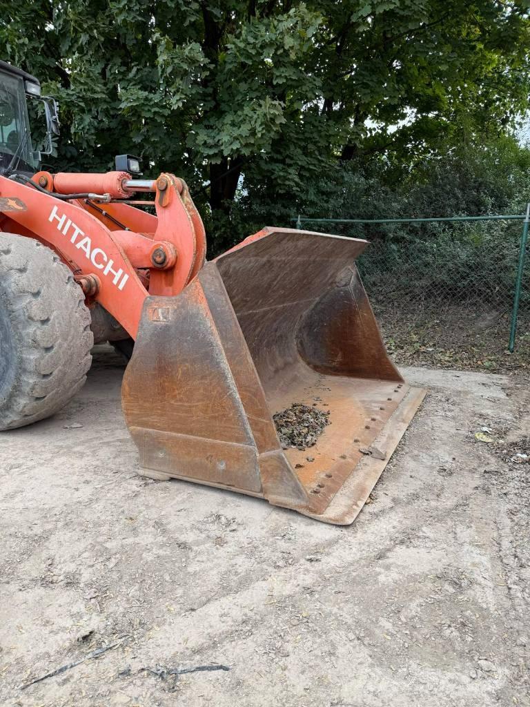 Hitachi ZW 250 Pale gommate