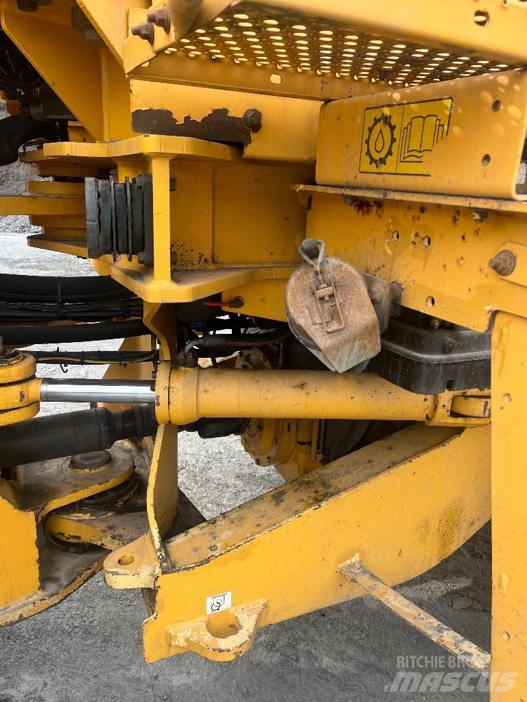 Volvo L 120 F Pale gommate