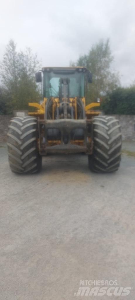 Volvo L 120 F Pale gommate
