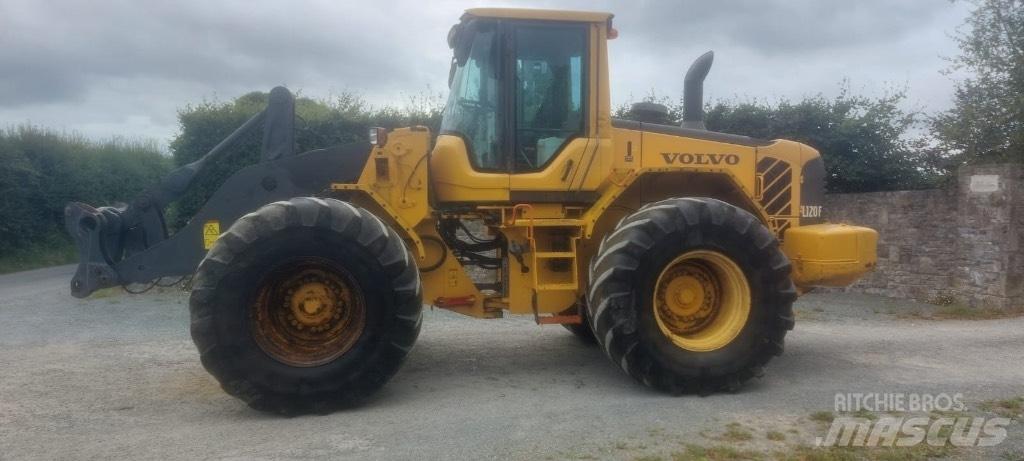 Volvo L 120 F Pale gommate