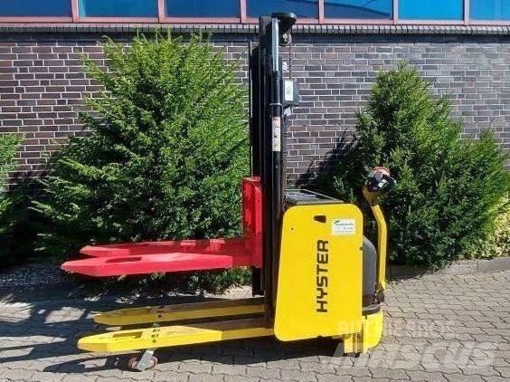 Hyster S 1.4 IL Transpallet uomo a terra