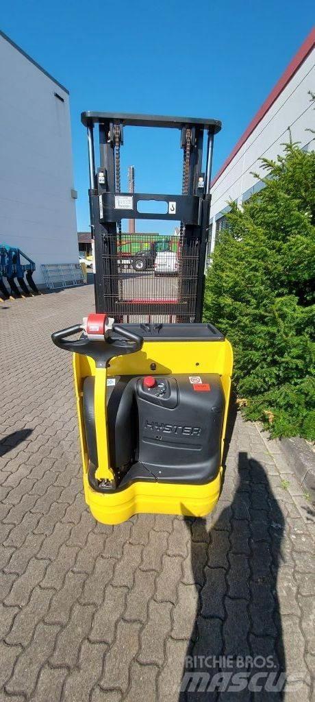 Hyster S 1.4 IL Transpallet uomo a terra