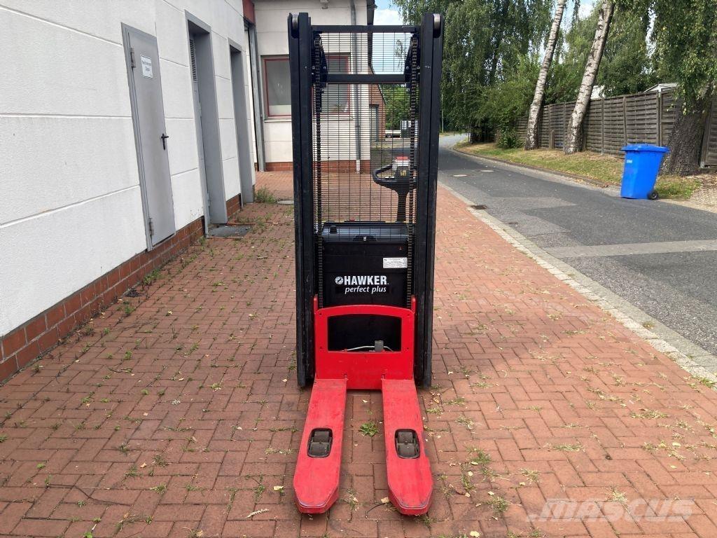Hyster S 2.0 Transpallet uomo a terra