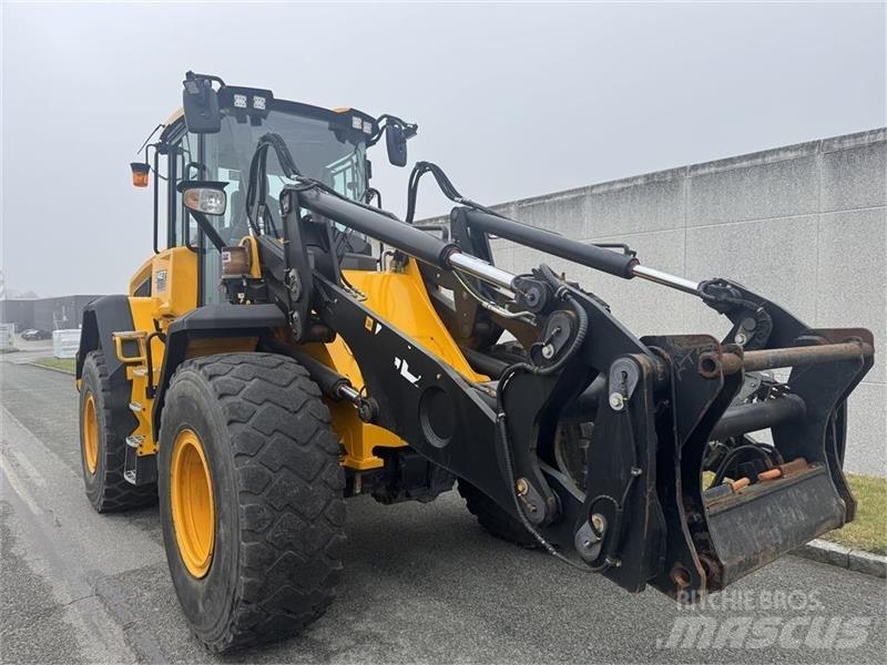 JCB 427 Agri Pale gommate