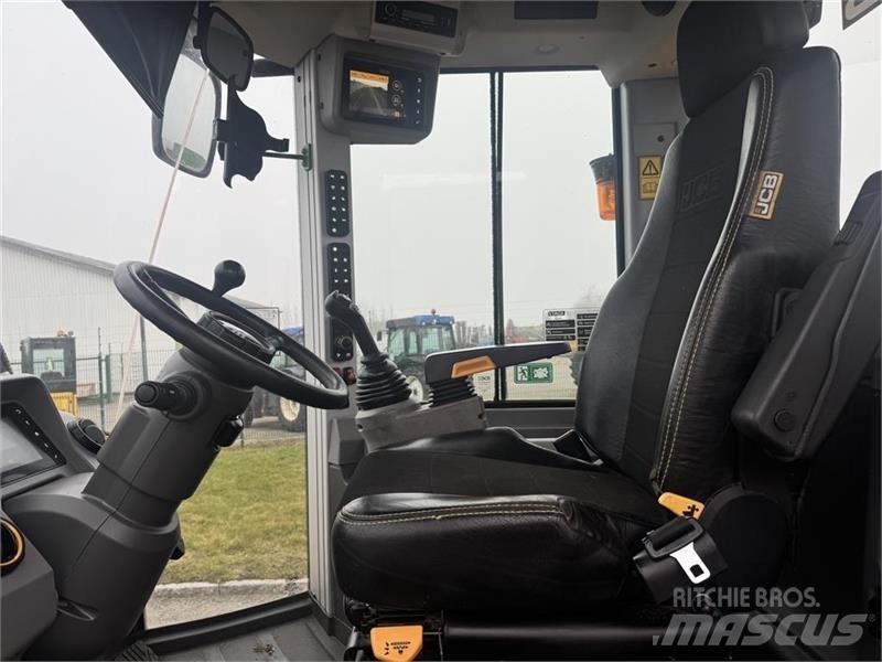 JCB 427 Agri Pale gommate