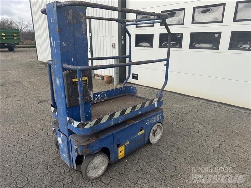 UpRight TM 12 Piattaforme cingolate, Piattaforme a ragno e Montacarichi