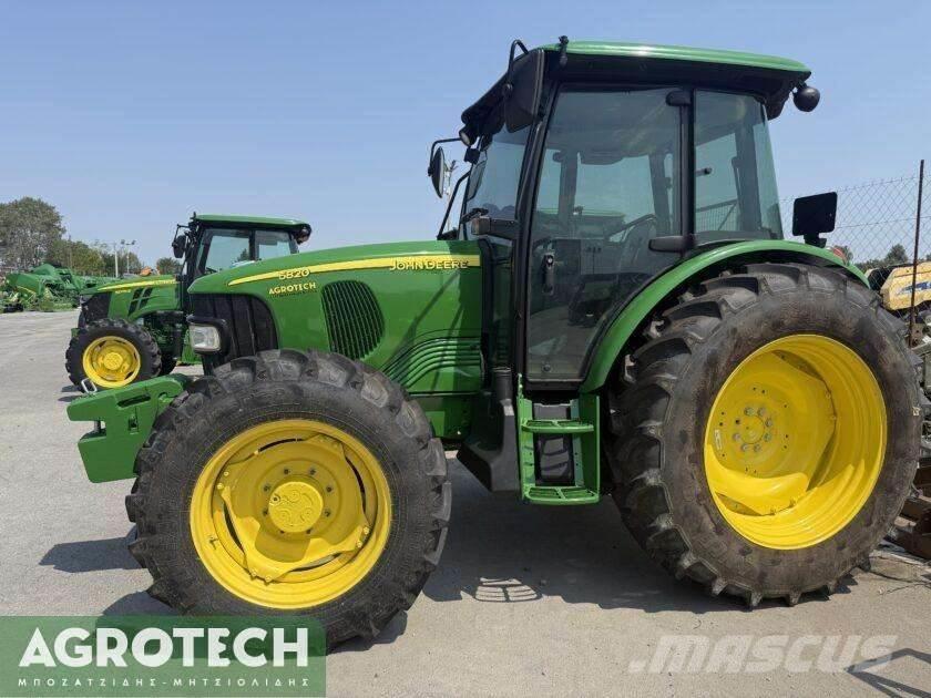 John Deere 5820 Trattori