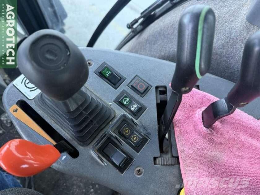 New Holland 8770 Trattori