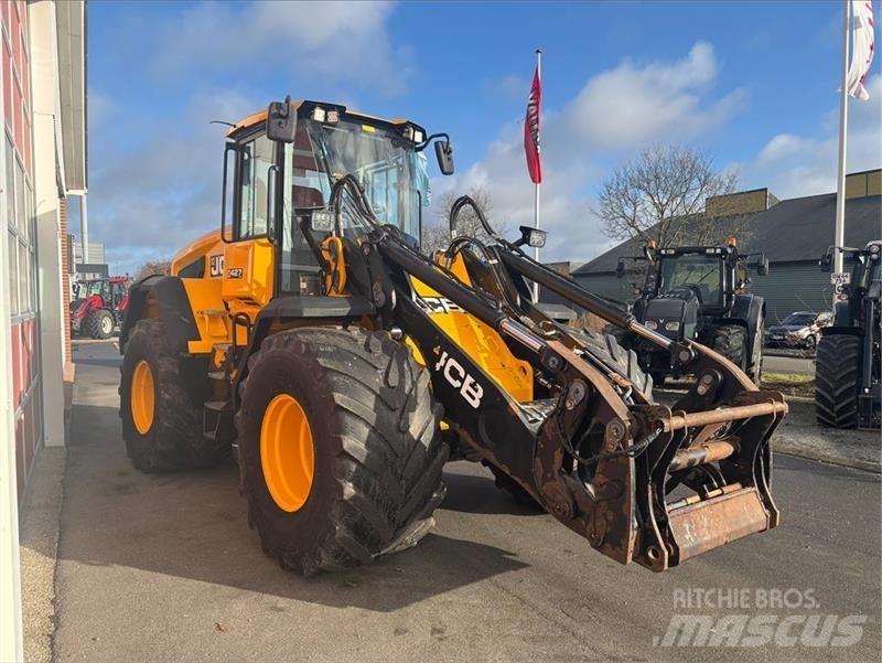 JCB 427 Agri Pale gommate