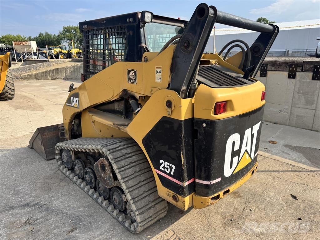 CAT 257 Mini Pale Gommate