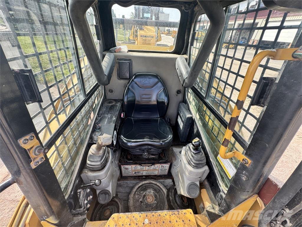 CAT 257 Mini Pale Gommate