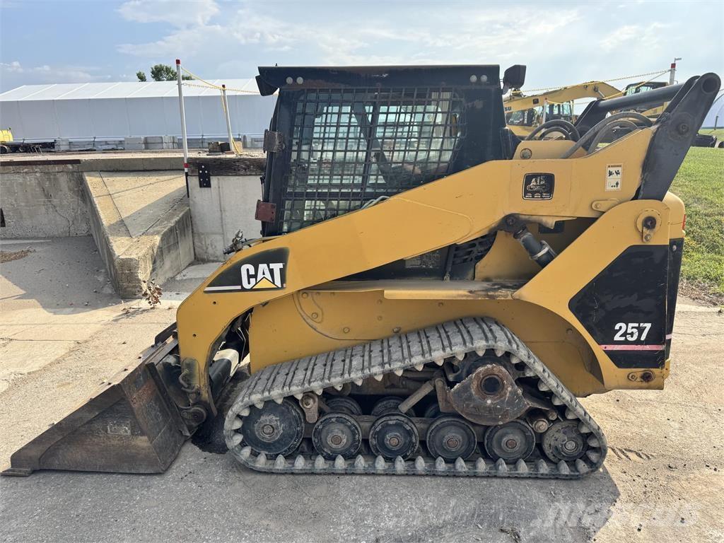 CAT 257 Mini Pale Gommate