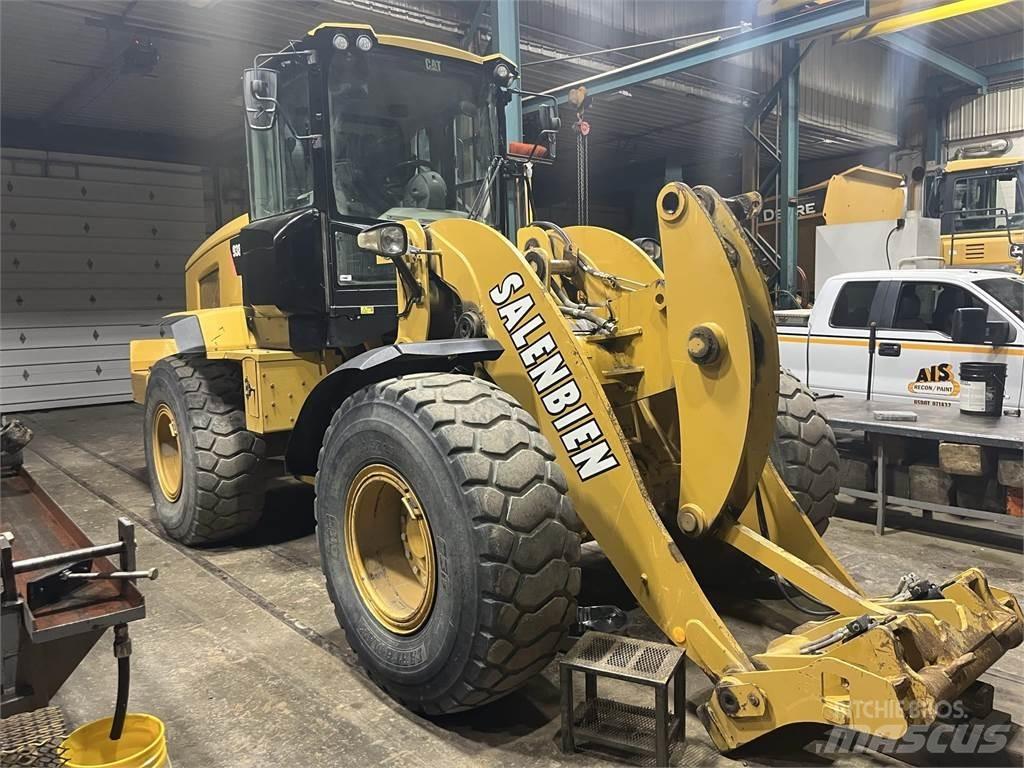 CAT 938M Pale gommate