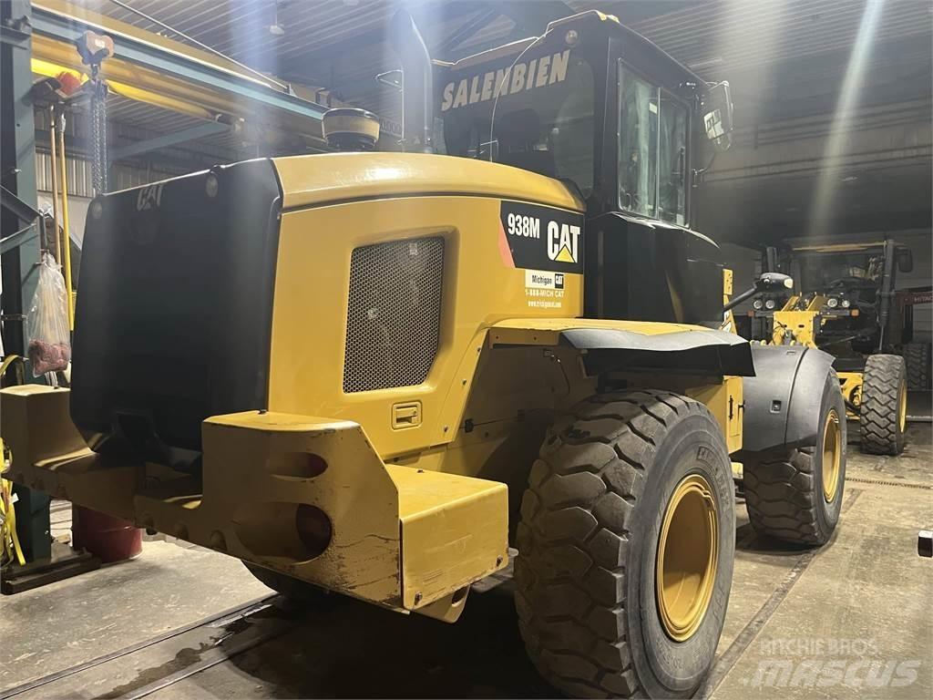 CAT 938M Pale gommate