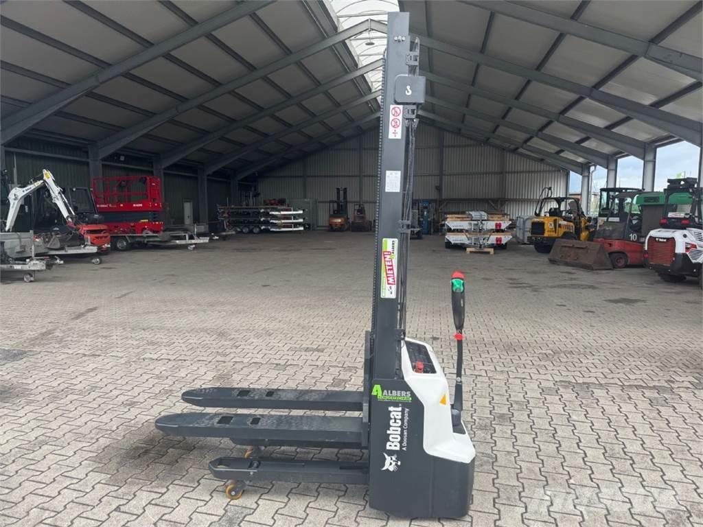 Bobcat LSM12N-7 i Transpallet uomo a terra