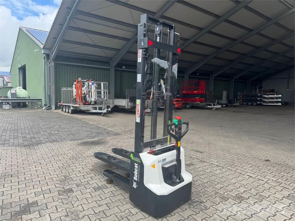 Bobcat LSM12N-7 i Transpallet uomo a terra