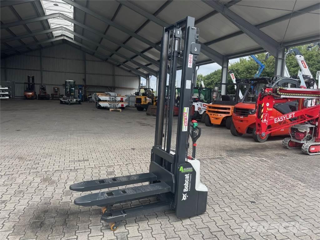 Bobcat LSM12N-7 i Transpallet uomo a terra