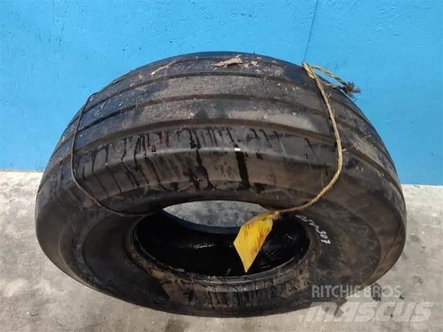  14 11L-14 Pneumatici, ruote e cerchioni