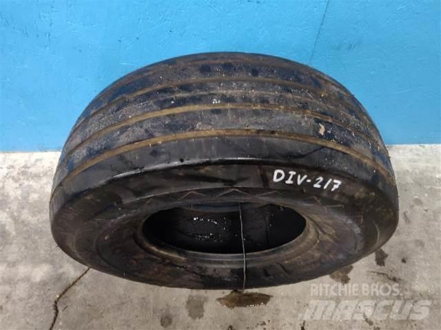  14 11L-14 Pneumatici, ruote e cerchioni