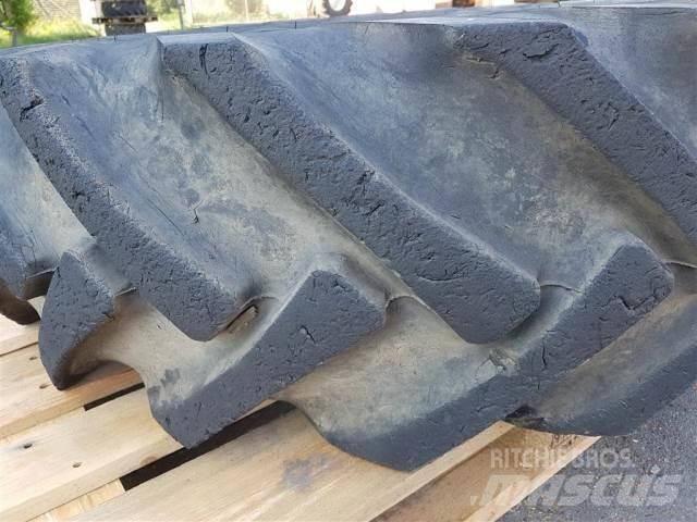  24 15.5/80R24 Pneumatici, ruote e cerchioni