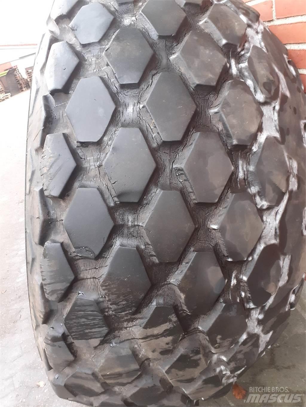  26 28L-26 Pneumatici, ruote e cerchioni