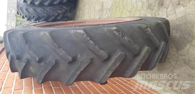  38 13.6R38 Pneumatici, ruote e cerchioni