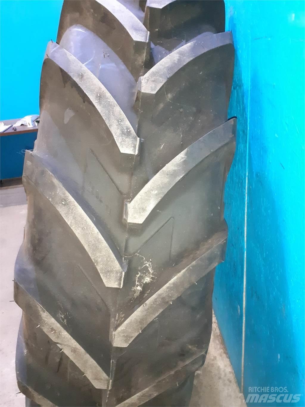  38 16.9R38 Pneumatici, ruote e cerchioni