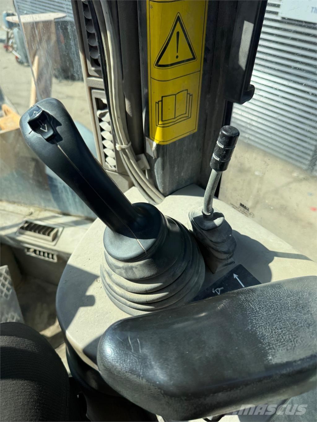 CASE 521D Pale gommate