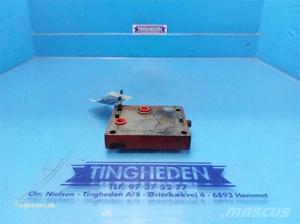 CASE 844XL Componenti idrauliche
