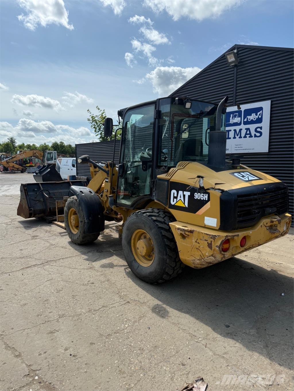 CAT 906H Pale gommate